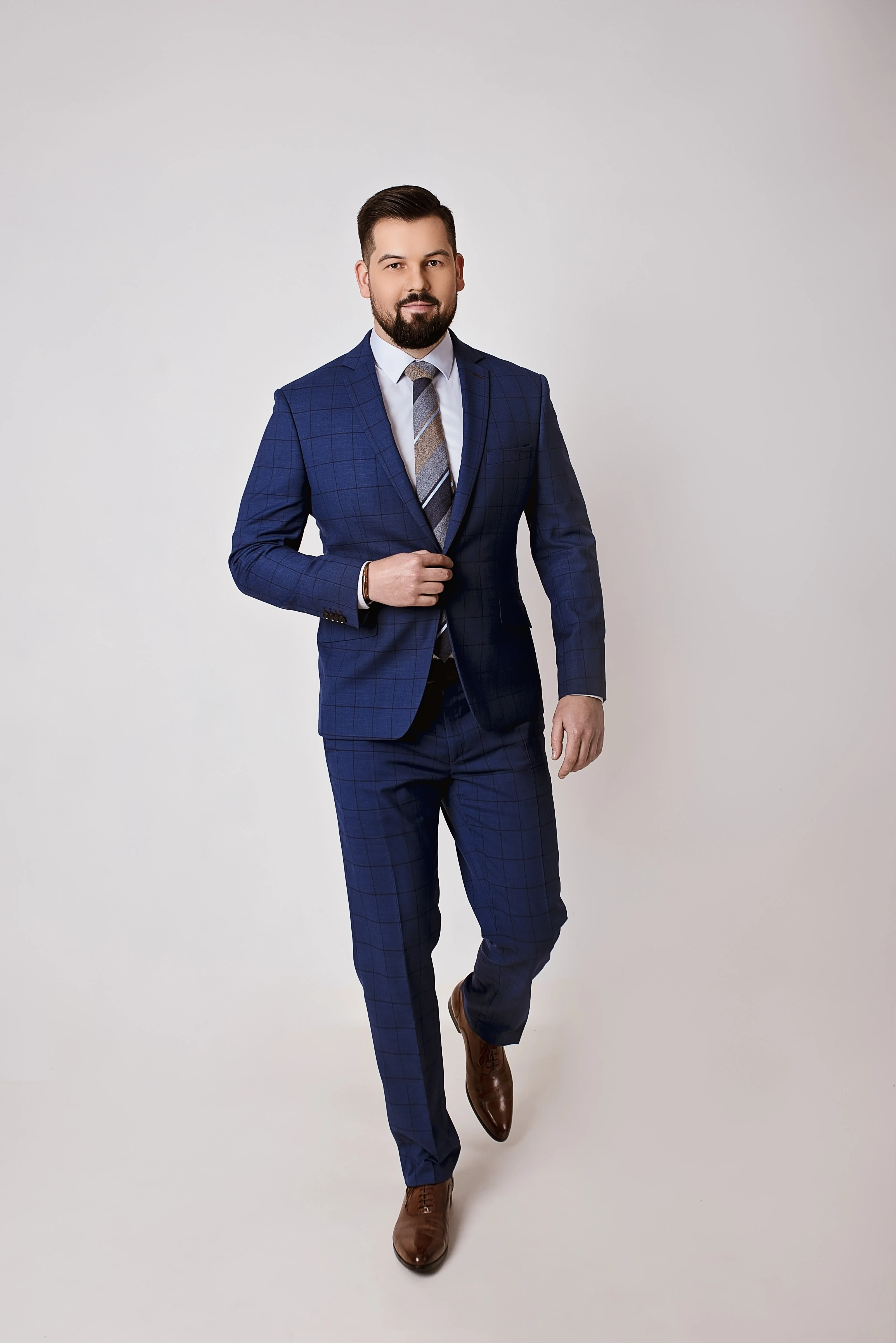Rafał Furgała w profesjonalnym portrecie studyjnym